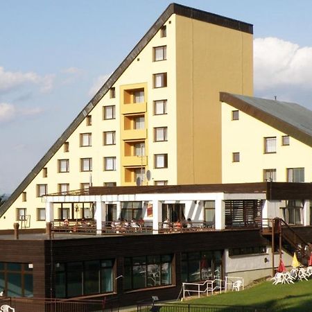 Horsky Hotel Jelenovska S Bazenem V Cene Valasske Klobouky Exterior photo