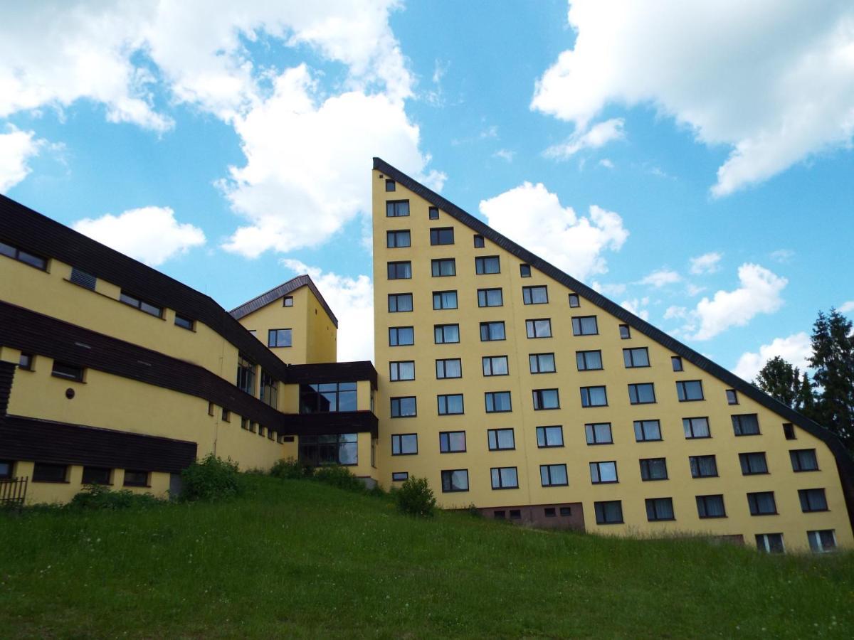 Horsky Hotel Jelenovska S Bazenem V Cene Valasske Klobouky Exterior photo