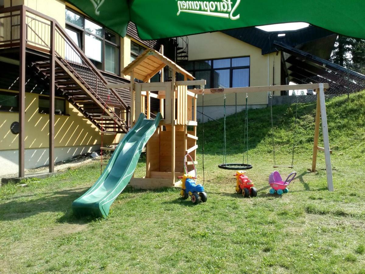 Horsky Hotel Jelenovska S Bazenem V Cene Valasske Klobouky Exterior photo