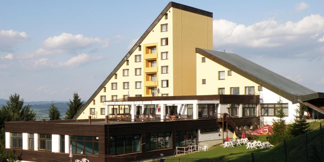 Horsky Hotel Jelenovska S Bazenem V Cene Valasske Klobouky Exterior photo